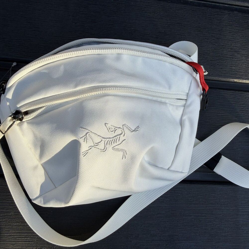 Arc’teryx Mantis 1 Waist Pack Crossbody Bag White Gray Hiking Outdoor Travel